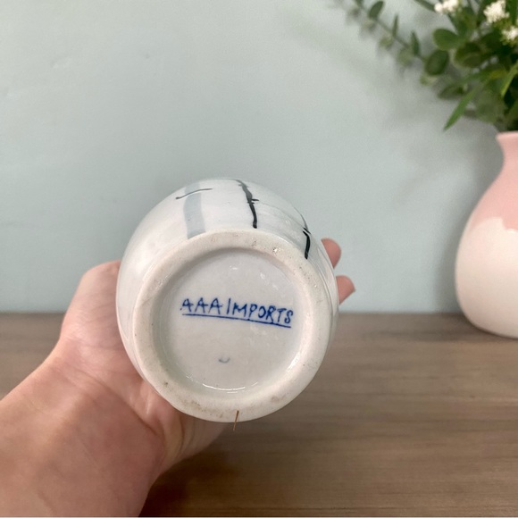 Small Ceramic Vase w/ Bamboo Painting Excellent Condition - Picture 5 of 5